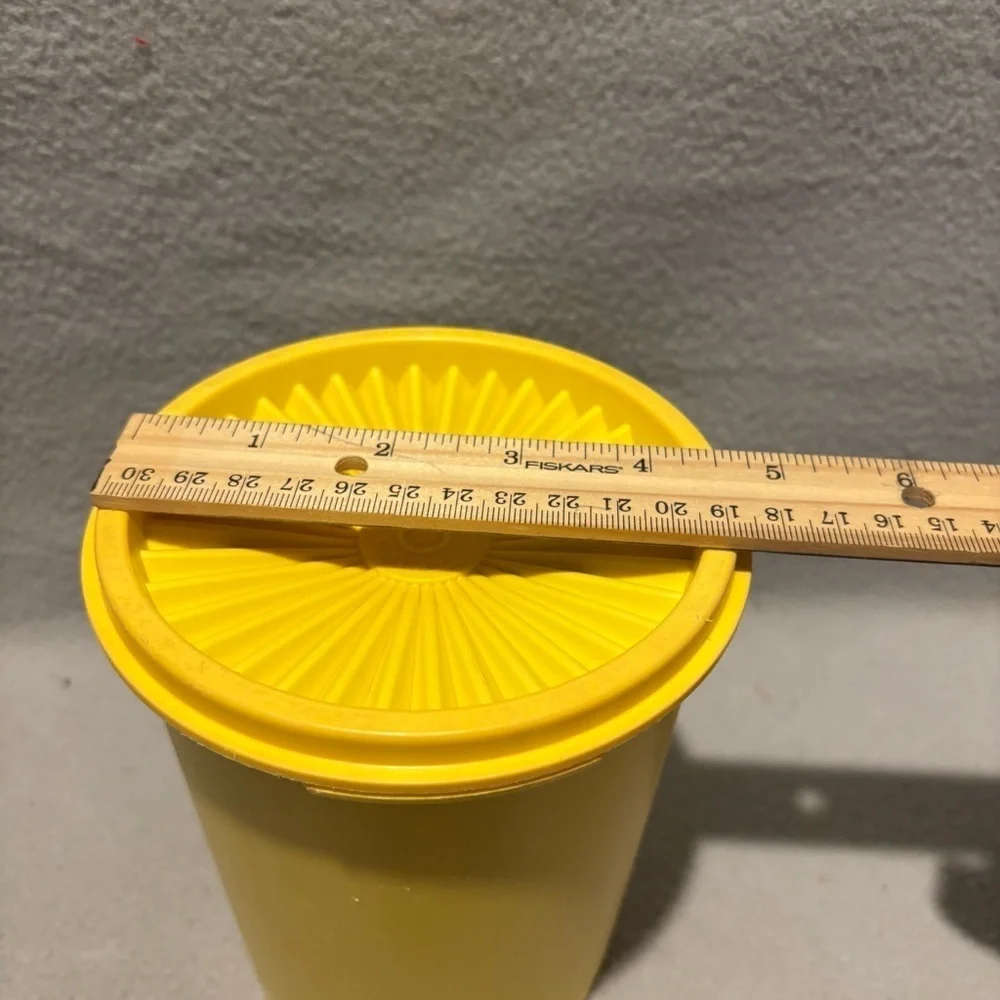 Tupperware Vintage Yellow Canister 811-14 with Starburst Lid Approximate 6